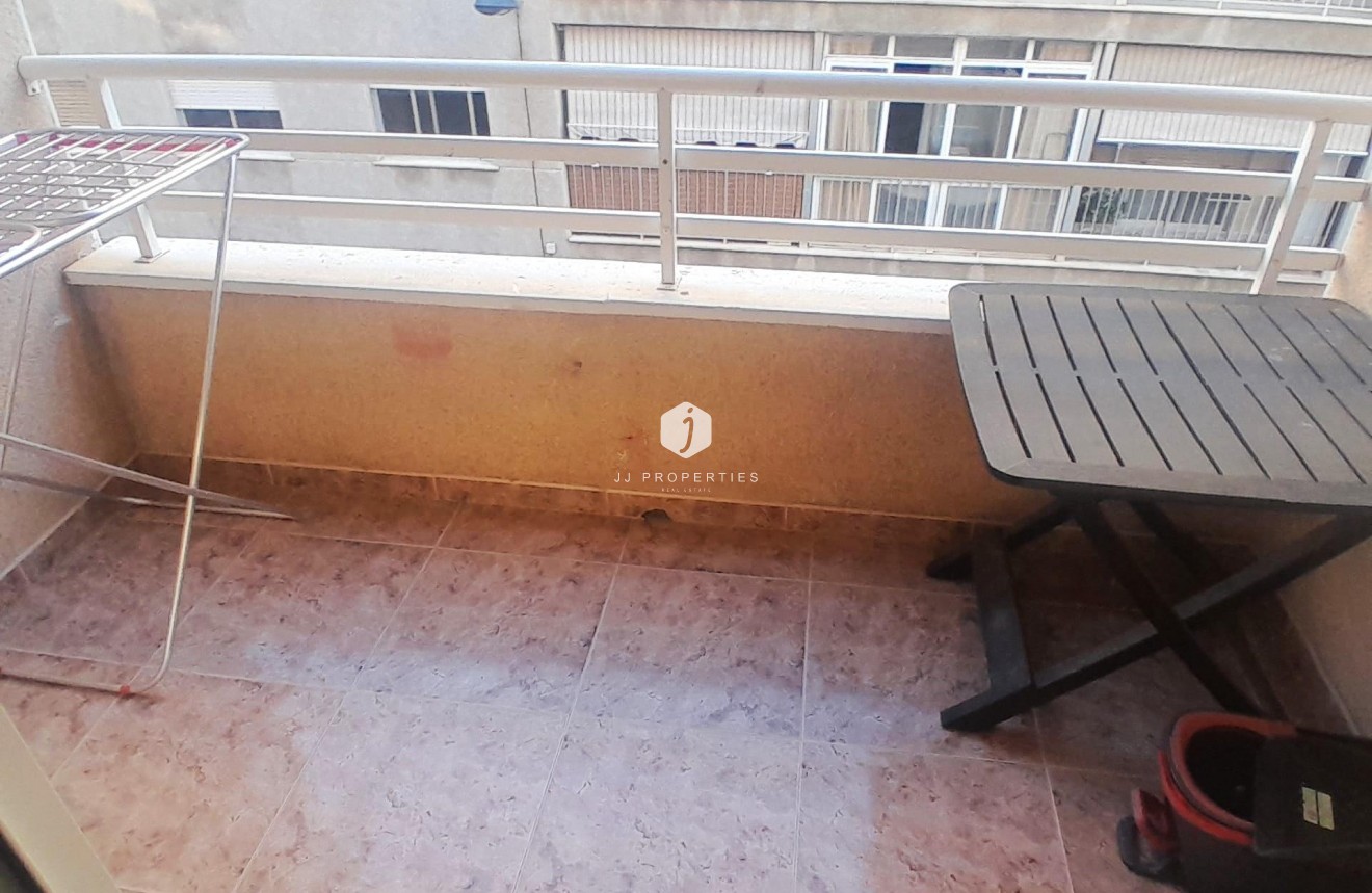 Resale - Apartment / flat -
Torrevieja - Centro