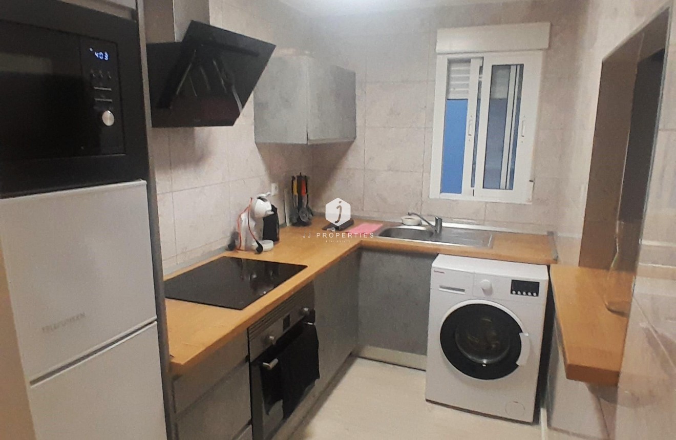 Resale - Apartment / flat -
Torrevieja - Centro