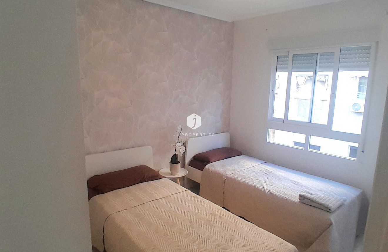 Resale - Apartment / flat -
Torrevieja - Centro
