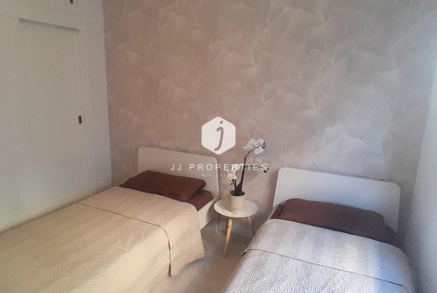 Resale - Apartment / flat -
Torrevieja - Centro