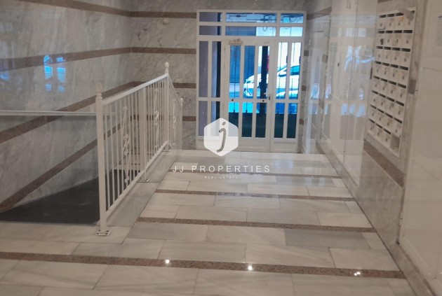 Resale - Apartment / flat -
Torrevieja - Centro