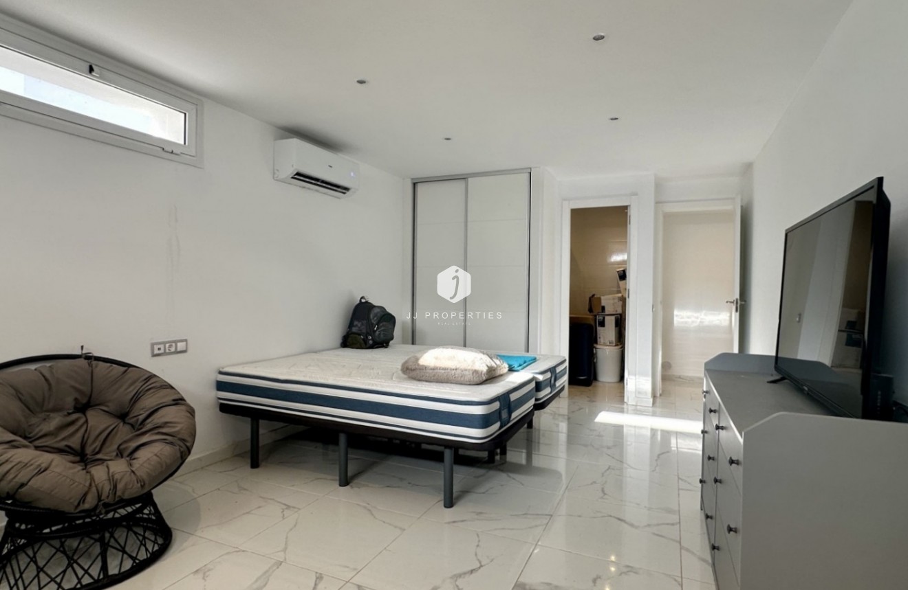 Resale - Villa -
Rojales - Inland