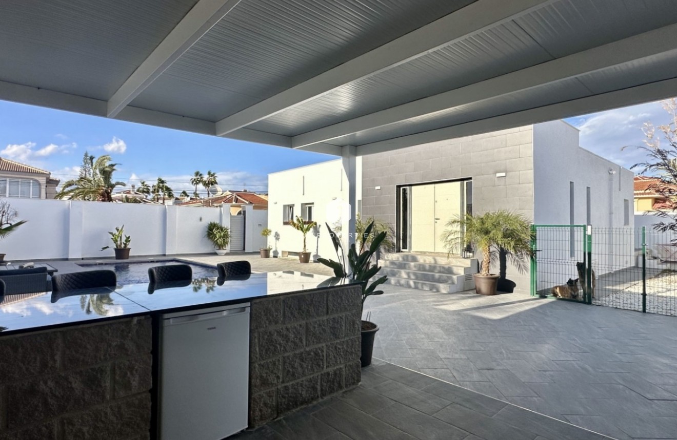 Resale - Villa -
Rojales - Inland