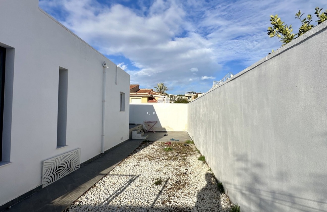 Resale - Villa -
Rojales - Inland