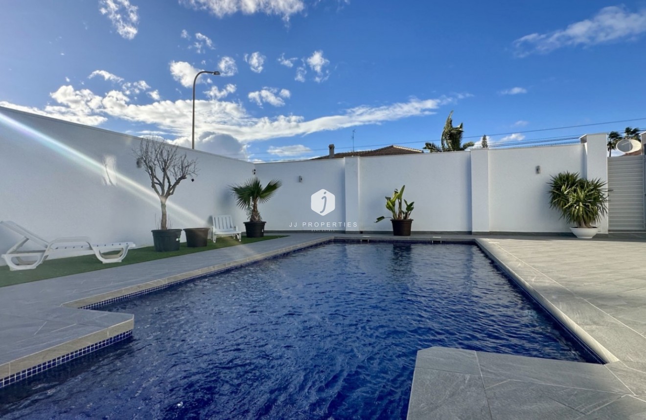 Resale - Villa -
Rojales - Inland