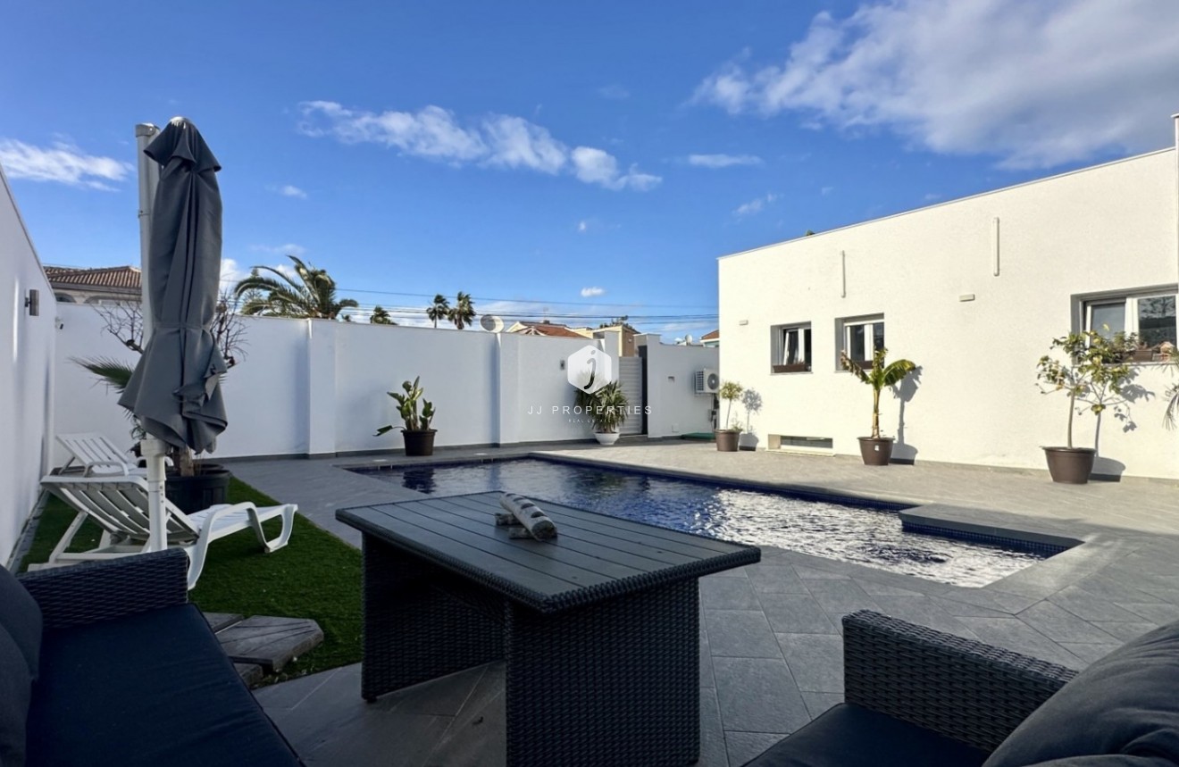 Resale - Villa -
Rojales - Inland