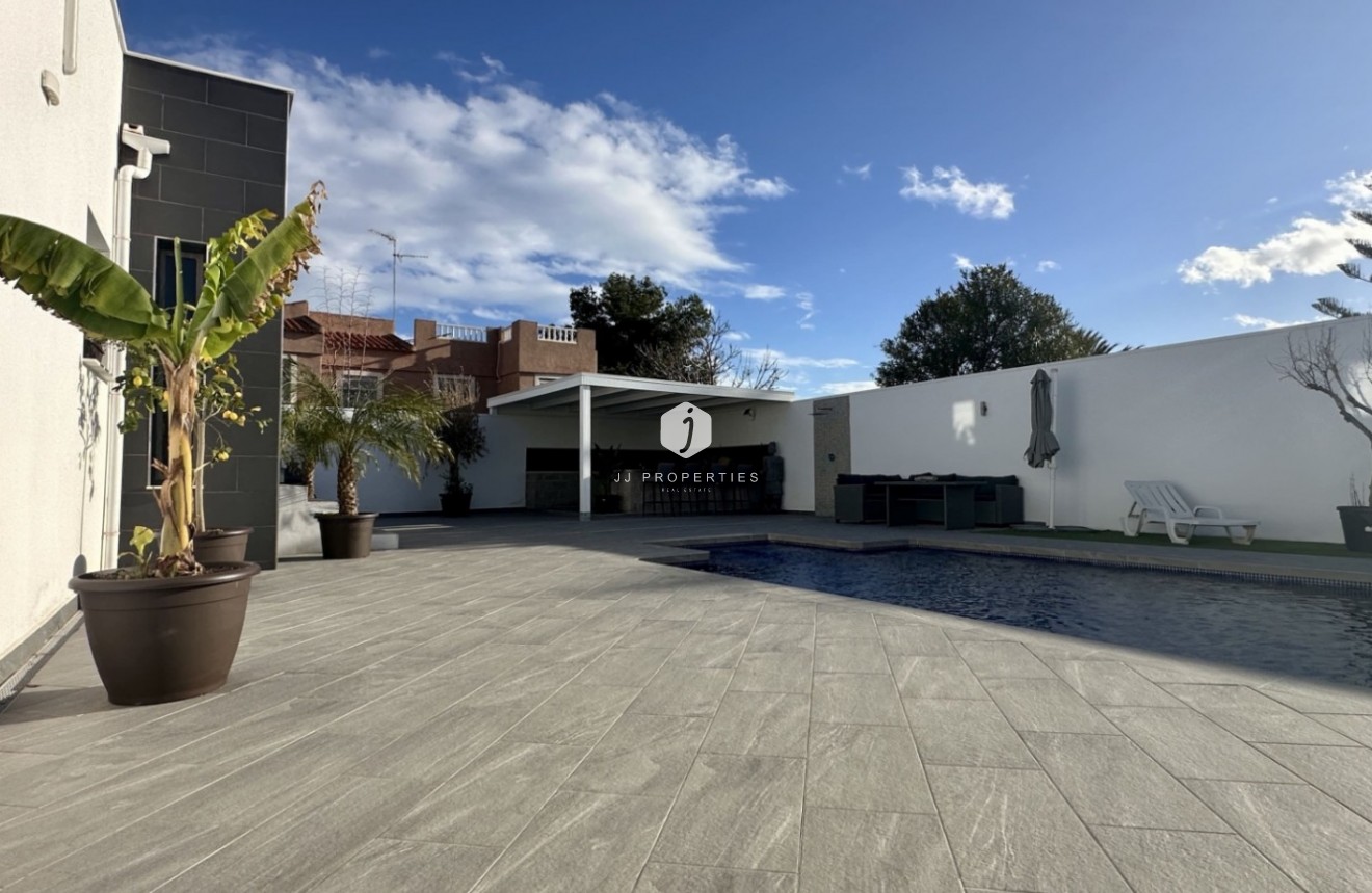 Resale - Villa -
Rojales - Inland