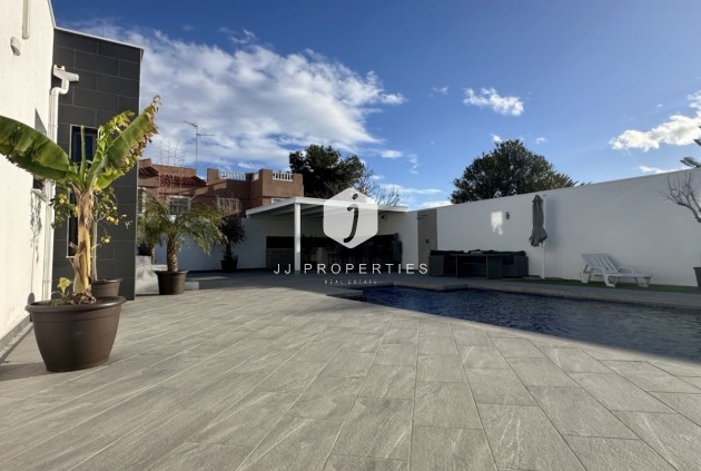 Resale - Villa -
Rojales - Inland