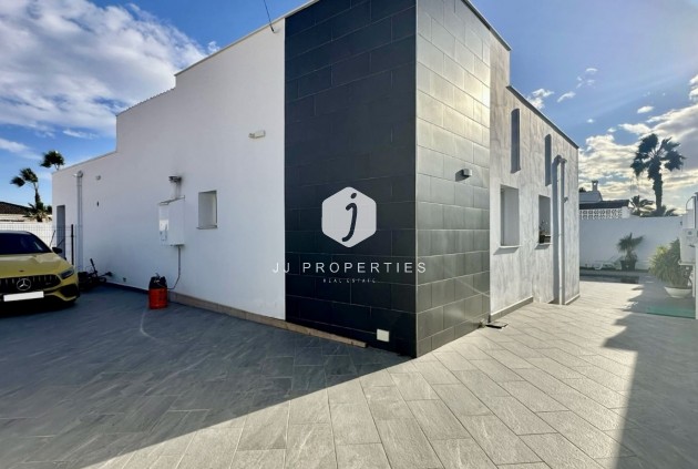 Resale - Villa -
Rojales - Inland