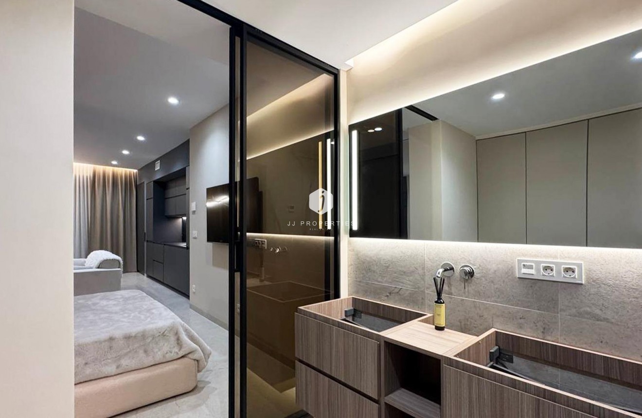 Resale - Apartment / flat -
Torrevieja - Playa de los Locos