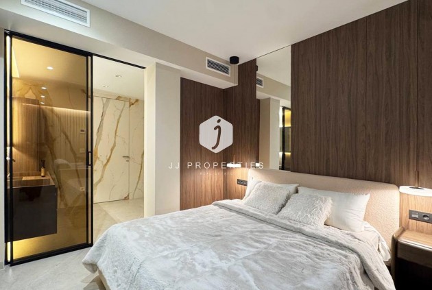 Resale - Apartment / flat -
Torrevieja - Playa de los Locos