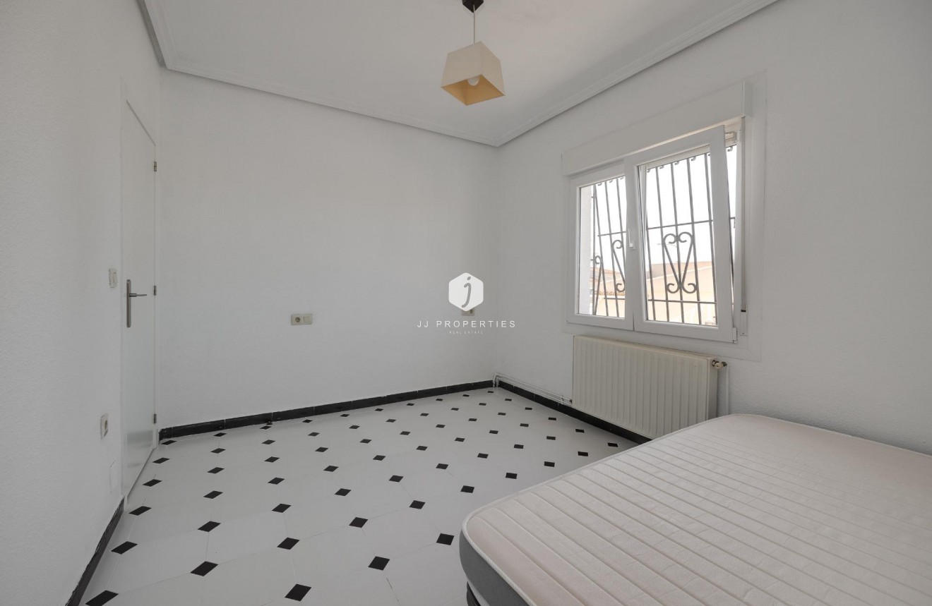 Resale - Chalet -
Torrevieja - La Siesta - El Salado - Torreta