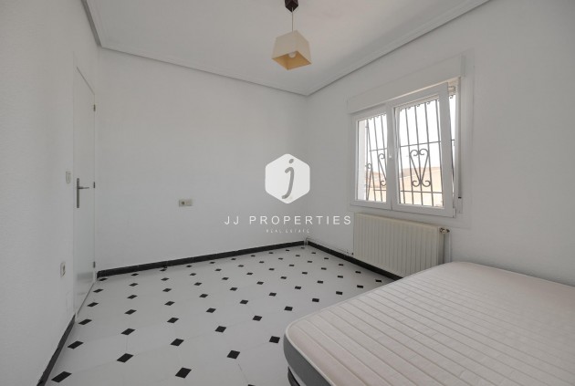 Resale - Chalet -
Torrevieja - La Siesta - El Salado - Torreta