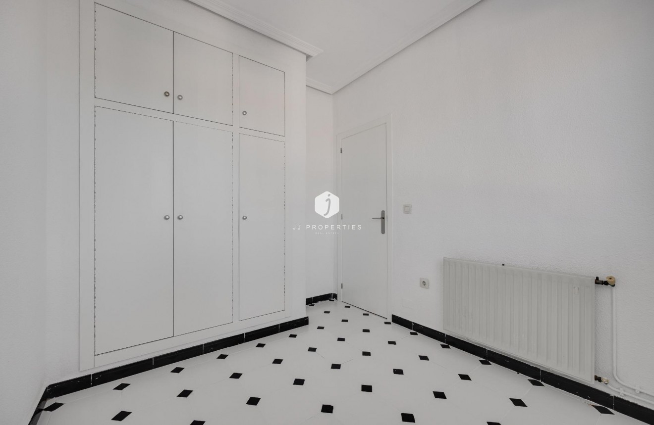 Resale - Chalet -
Torrevieja - La Siesta - El Salado - Torreta