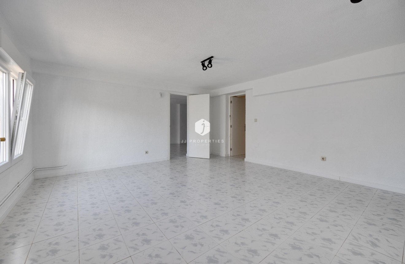 Resale - Chalet -
Torrevieja - La Siesta - El Salado - Torreta