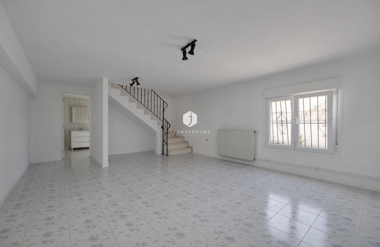 Resale - Chalet -
Torrevieja - La Siesta - El Salado - Torreta