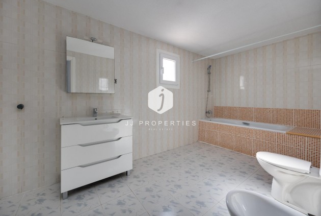 Resale - Chalet -
Torrevieja - La Siesta - El Salado - Torreta