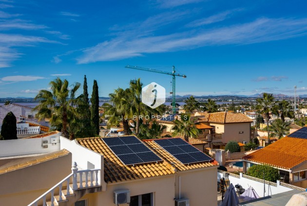 Resale - Chalet -
Torrevieja - La Siesta - El Salado - Torreta