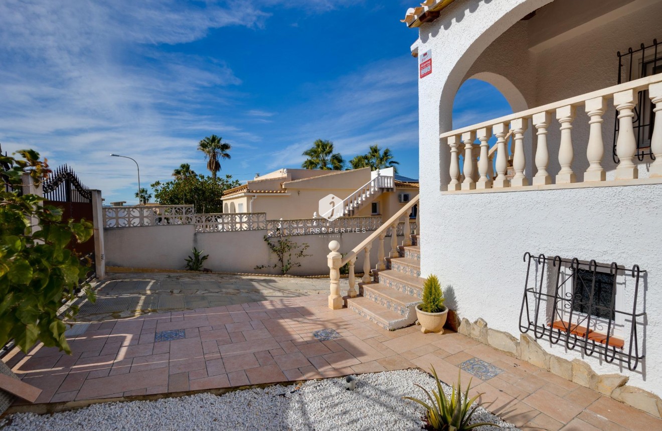 Resale - Chalet -
Torrevieja - La Siesta - El Salado - Torreta