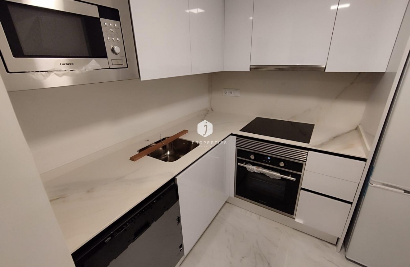 Resale - Chalet -
Torrevieja - Zona Los Frutales