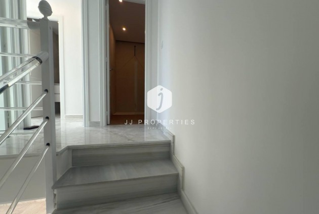 Resale - Chalet -
Torrevieja - Zona Los Frutales