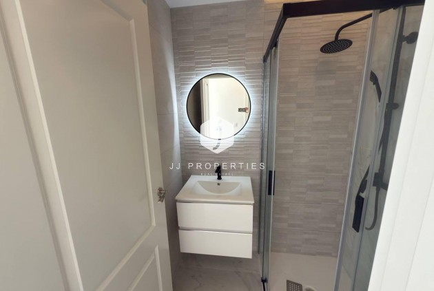 Resale - Chalet -
Torrevieja - Zona Los Frutales