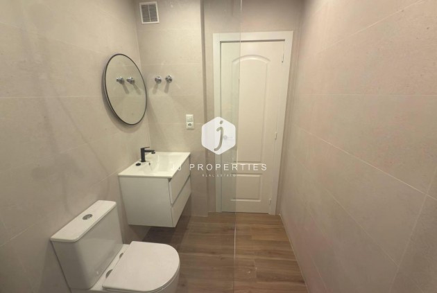 Resale - Chalet -
Torrevieja - Zona Los Frutales