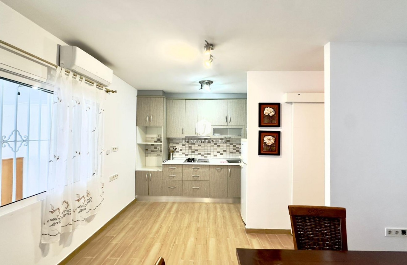 Resale - Bungalow -
Torrevieja - El Limonar