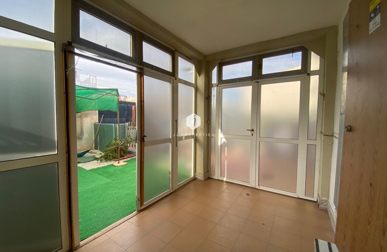 Resale - Bungalow -
Torrevieja - Torretas