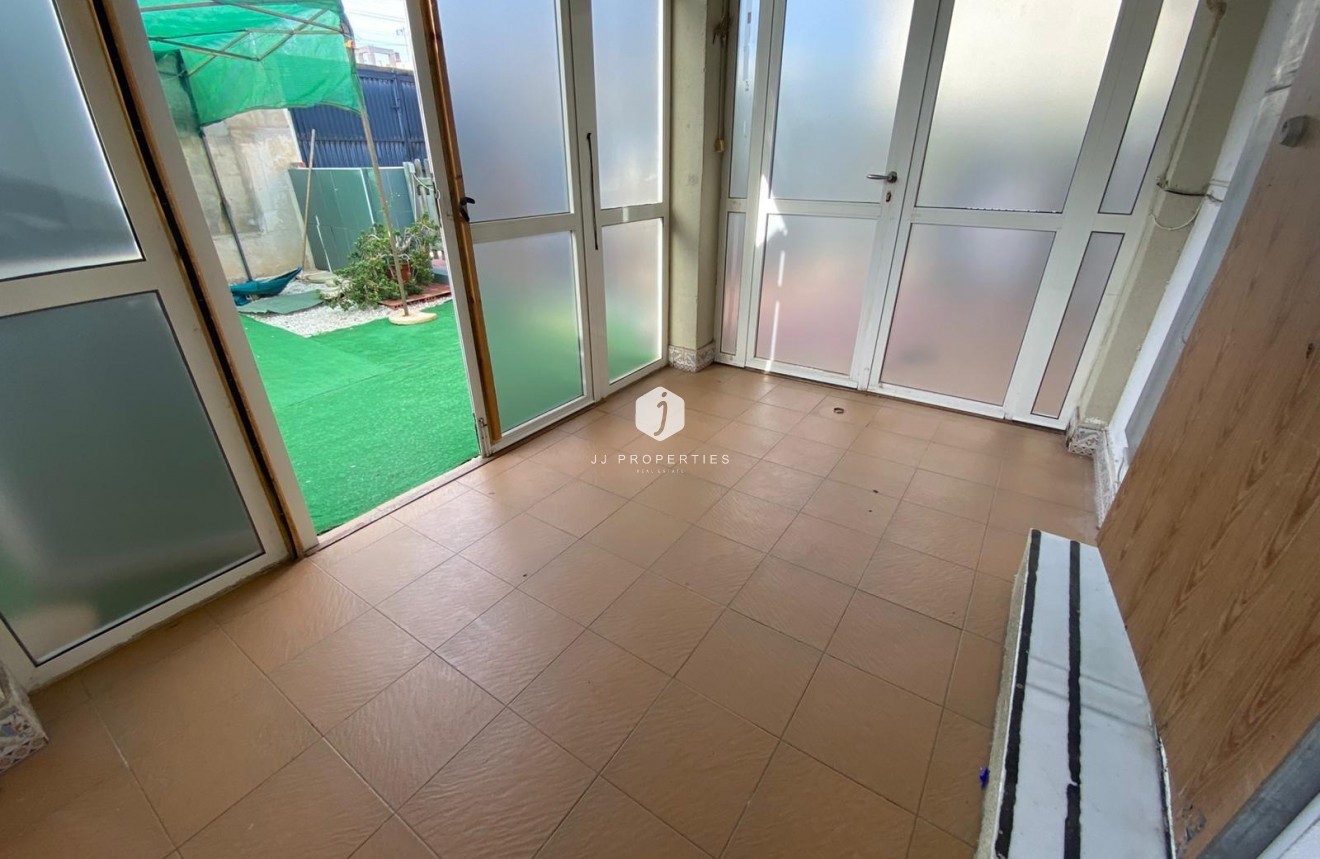 Resale - Bungalow -
Torrevieja - Torretas