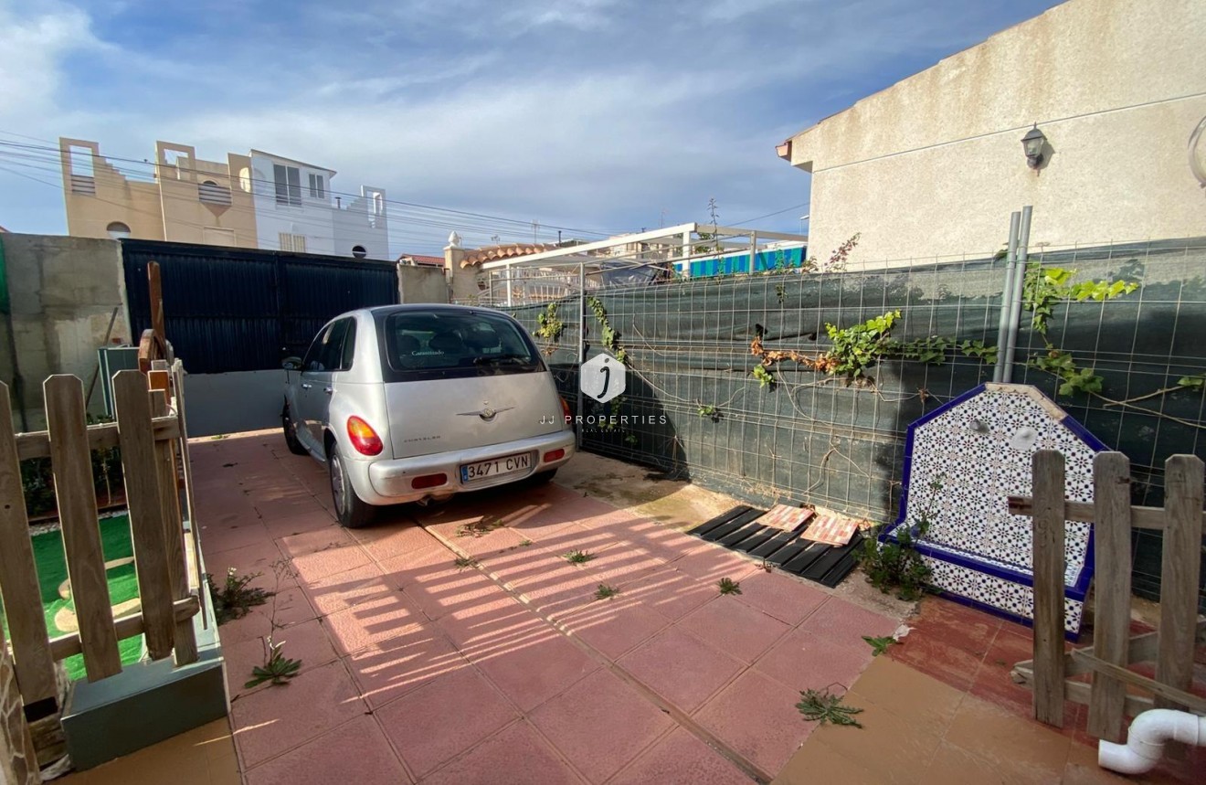 Resale - Bungalow -
Torrevieja - Torretas
