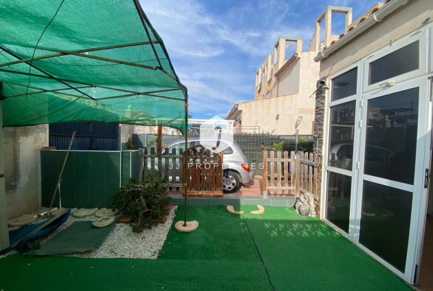 Resale - Bungalow -
Torrevieja - Torretas