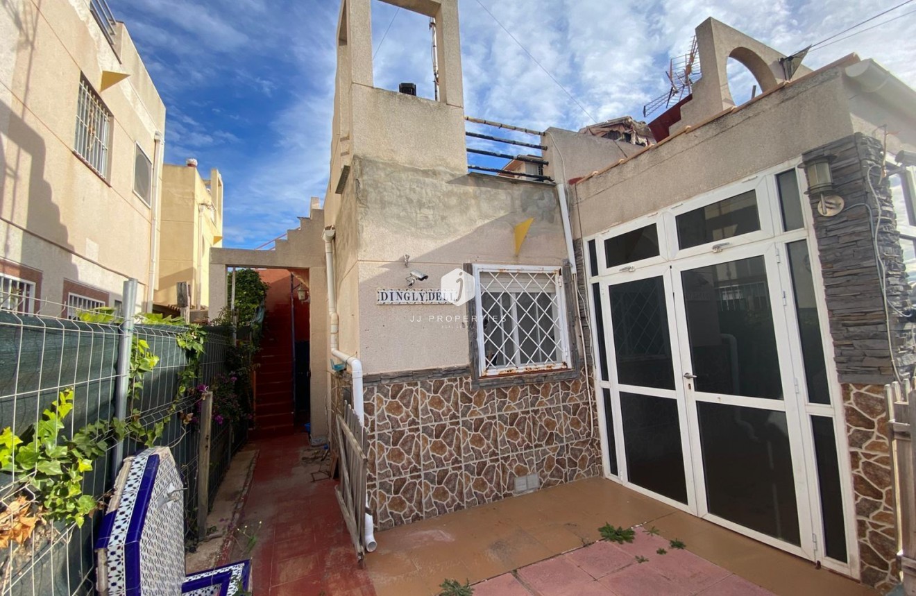 Resale - Bungalow -
Torrevieja - Torretas