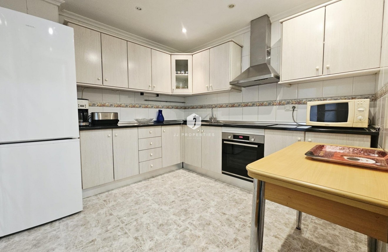 Resale - Apartment / flat -
Torrevieja - Estacion de autobuses