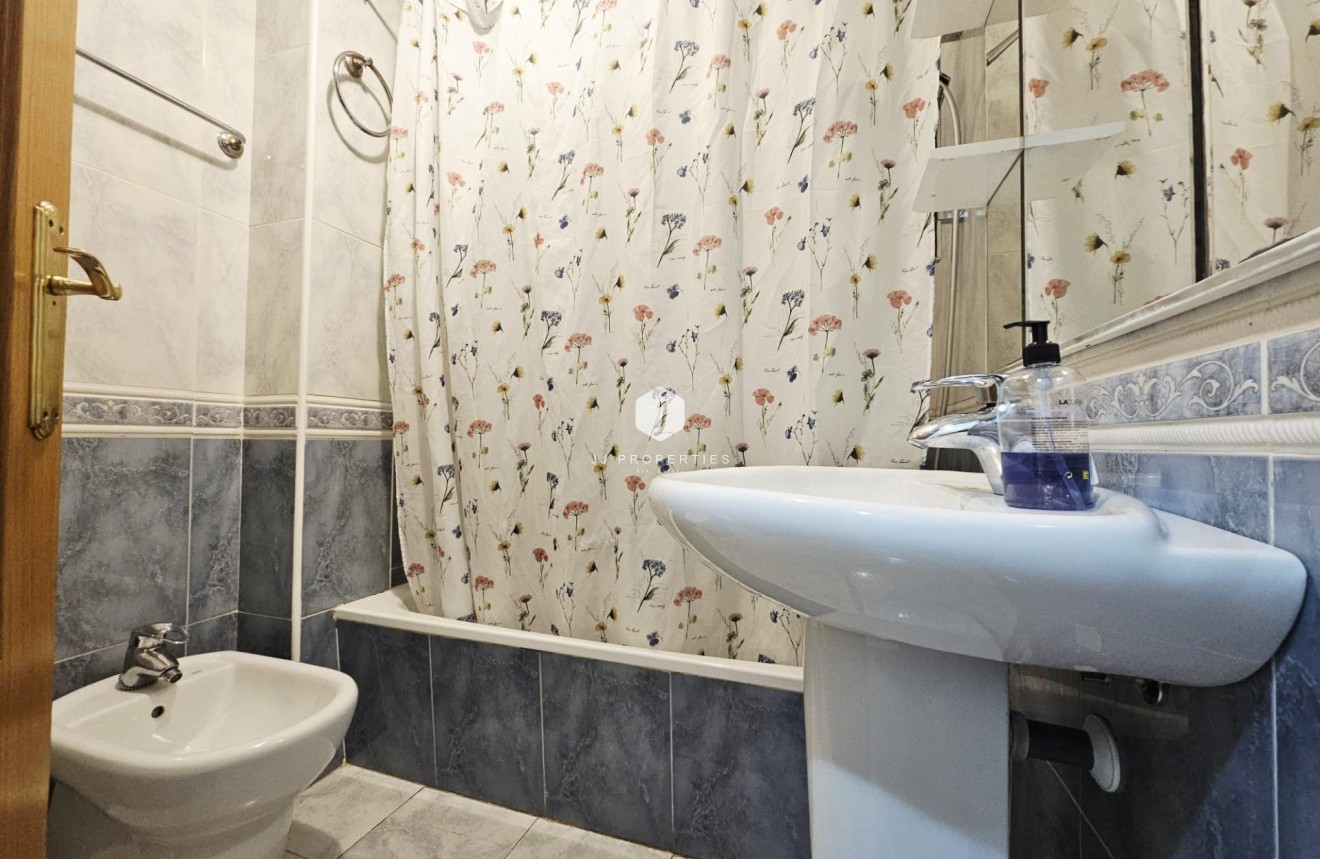 Resale - Apartment / flat -
Torrevieja - Estacion de autobuses