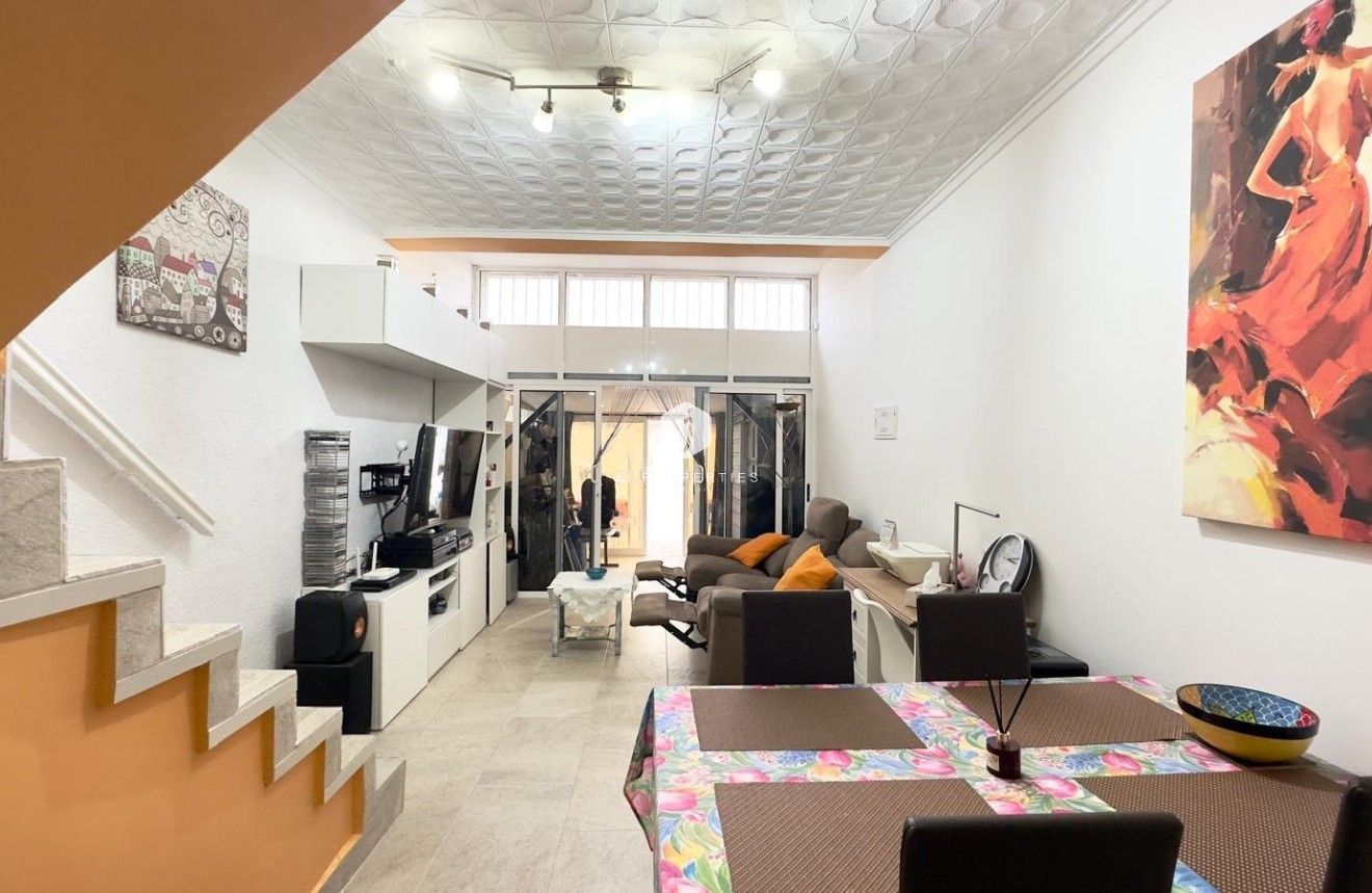 Resale - Chalet -
Torrevieja - La Siesta - El Salado - Torreta