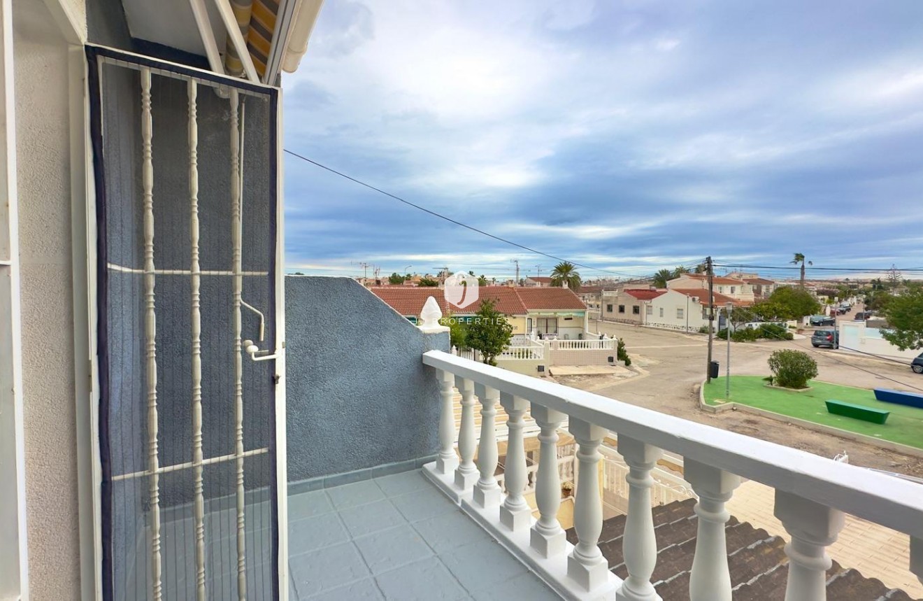 Resale - Chalet -
Torrevieja - La Siesta - El Salado - Torreta