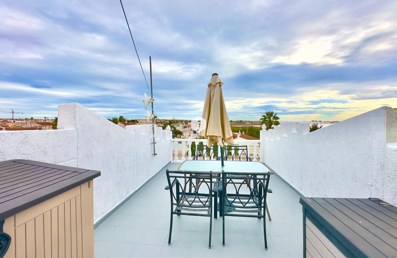 Resale - Chalet -
Torrevieja - La Siesta - El Salado - Torreta