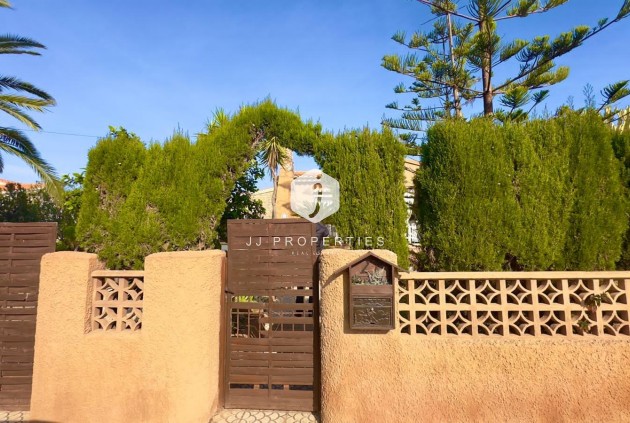 Resale - Villa -
Torrevieja - Torreblanca