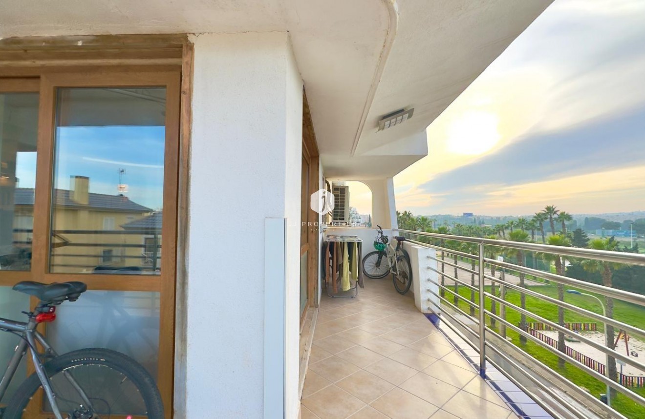 Tweedehands - Appartement / flat -
Torrevieja - La veleta