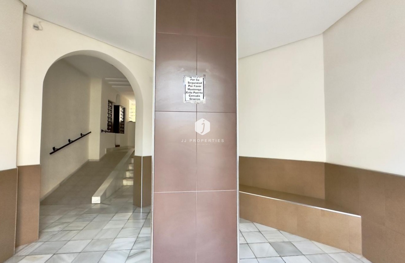 Tweedehands - Appartement / flat -
Torrevieja - La veleta