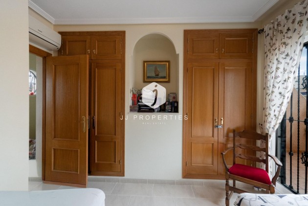 Resale - Chalet -
Orihuela Costa - Los Dolses