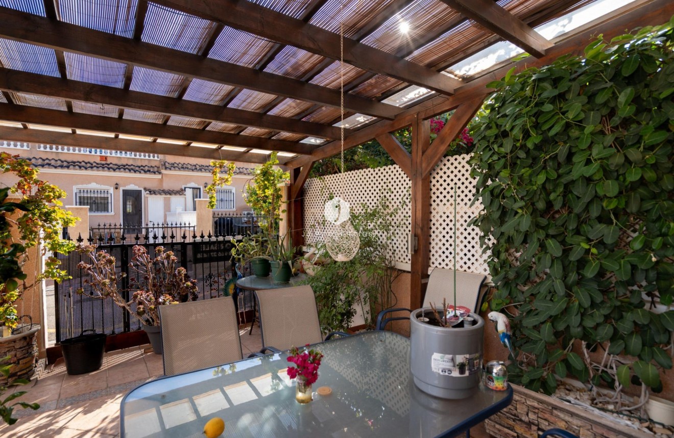 Resale - Chalet -
Orihuela Costa - Los Dolses