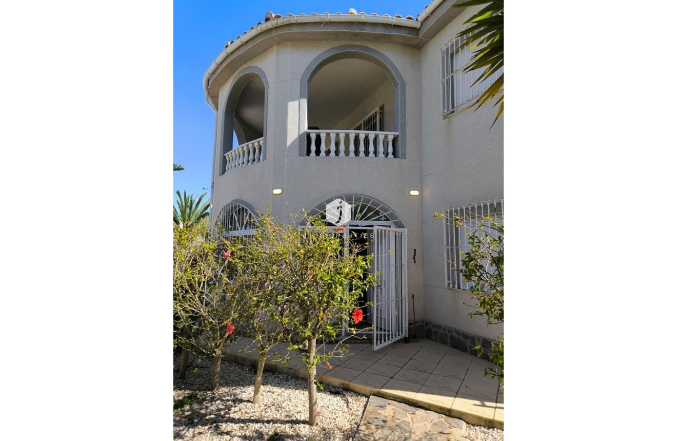 Resale - Villa -
Torrevieja - La siesta