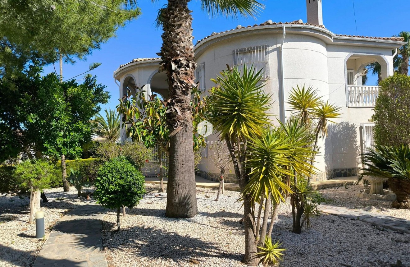 Resale - Villa -
Torrevieja - La siesta