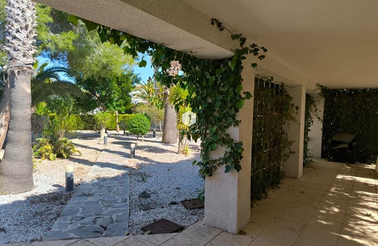 Resale - Villa -
Torrevieja - La siesta