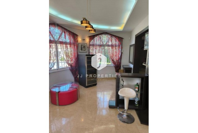 Resale - Villa -
Torrevieja - La siesta