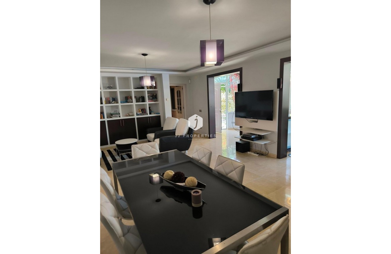 Resale - Villa -
Torrevieja - La siesta