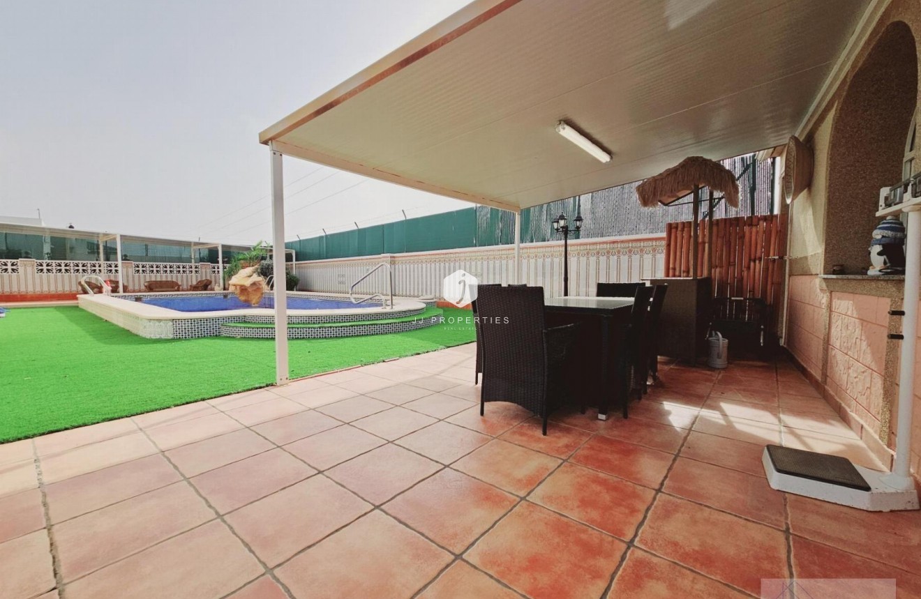 Resale - Villa -
Torrevieja - La Siesta - El Salado - Torreta
