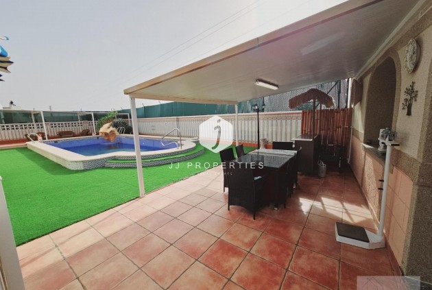 Resale - Villa -
Torrevieja - La Siesta - El Salado - Torreta
